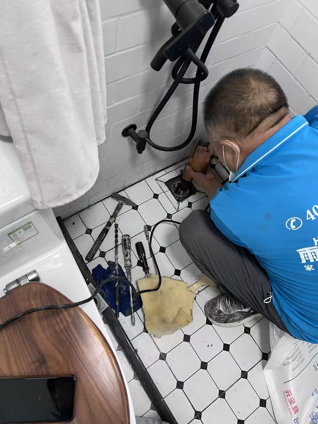廣州高檔小區多個衛生間漏水三天完工